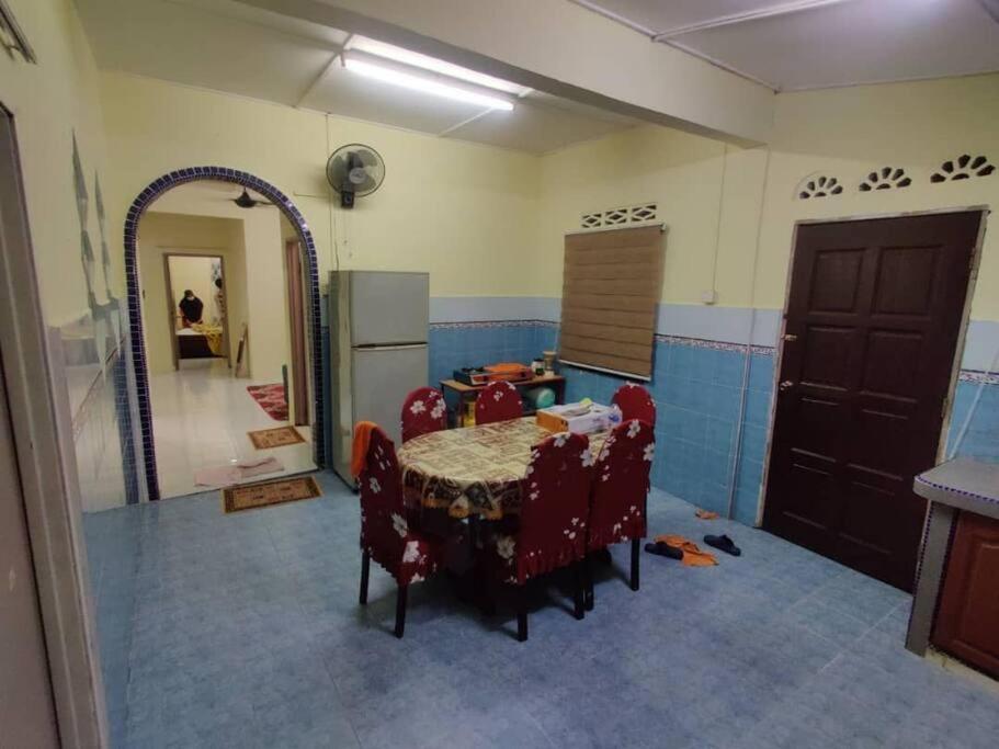 Adeeba Homestay Kuantan Extérieur photo